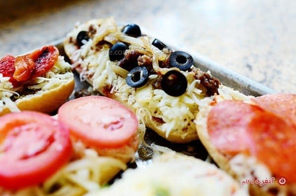 طرز تهیه پیتزا با گوجه و زیتون