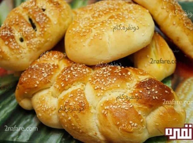 نان شیرمال و گیسو با مغز خرمایی نان خوشمزه برای صبحانه