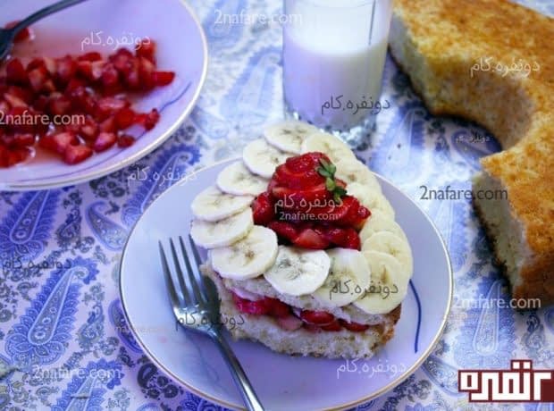 طرز تهیه کیک اسفنجی با بافت عالی برای پایه تزیین کیک با موز و توت فرنگی