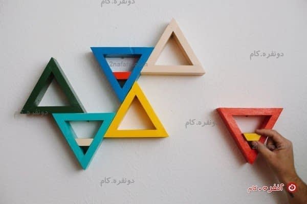 آویزهای گرافیکی که به دیوار ساده ی منزل رنگی جدید می دهند