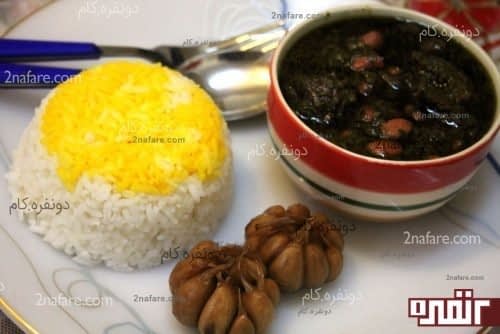 قرمه سبزی با برنج و سیر ترشی