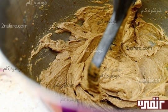 با همزن حدود دو سه دقیقه میزنیم