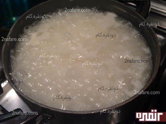 برنج در حال قل زدن