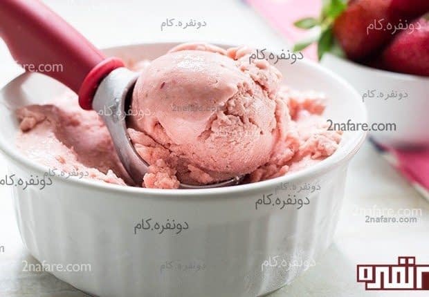 طرز تهیه بستنی یخی موز و توت فرنگی آسان و خوشمزه بستنی موز و توت فرنگی