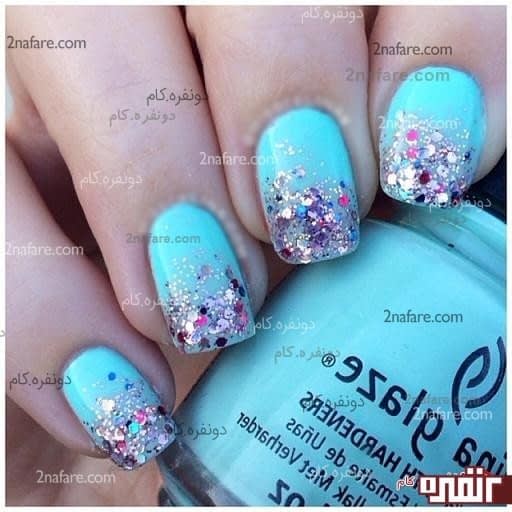 تزئین لاک ساده ی آبی با لاک اکلیلی رنگارنگ