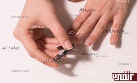 کوتاه کردن ناخن ها و فرم دادن به آنها به کمک ناخن گیر