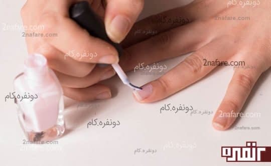 لاک پایه برای ناخن هاتون رو از رنگ های روشن انتخاب کنید