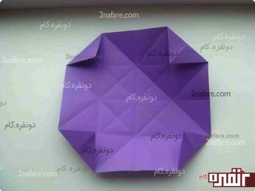 از چهار طرف به سمت داخل تا اولین راس مقابل تا کنید.