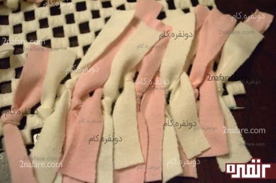 با گره زدن نوارهای پارچه ای را محکم کنید