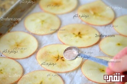 روی چیپس ها شکر و دارچین بئاشید