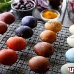 رنگ کردن تخم مرغ با مواد طبیعی