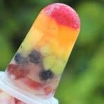 بستنی یخی با میوه های رنگی