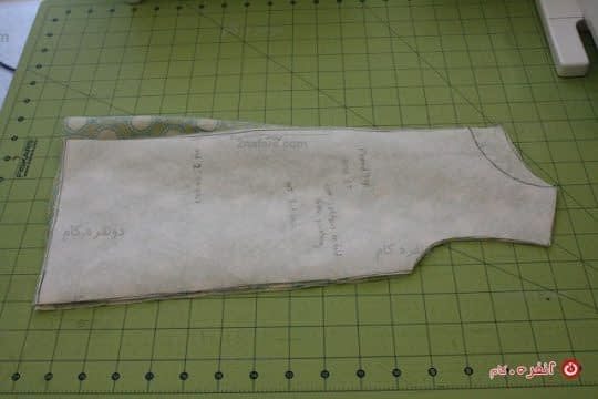 حالا الگو رو روی پارچه ای که چین ها رو روش دوختیم پیاده میکنیم و برش میزنیم