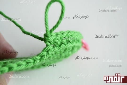 برای ایستاده شدن این رج بعضی از دانه های زیری رو نبافته رد میکنیم.