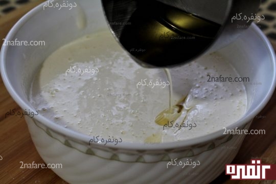 اضافه کردن روغن به مواد