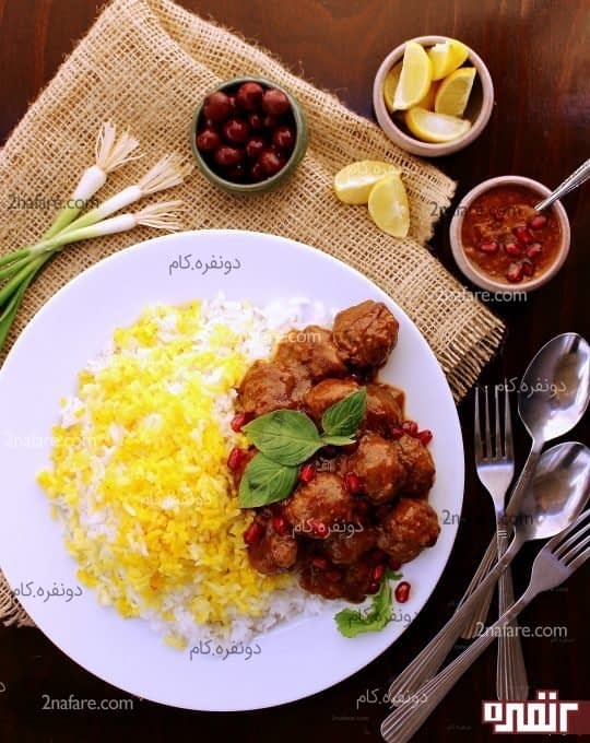 میت بال با سس گریوی و انار