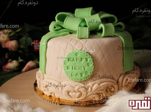 آموزش تزیین کیک تولد فوندانت به شکل جعبه کادو کیک فوندانت به شکل جعبه کادو