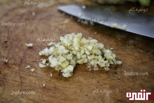 ساطوری کردن سیر 