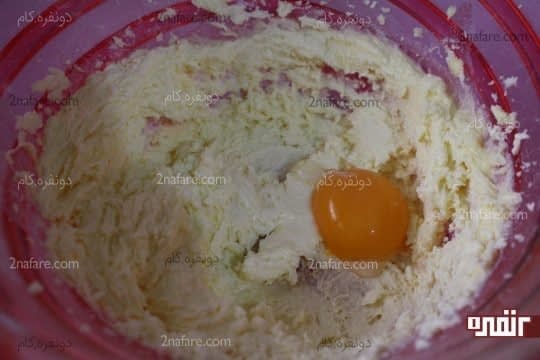اضافه کردن زدره های تخم مرغ