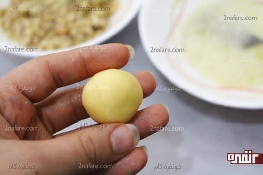 درست کردن توپ های کوچیک از خمیر