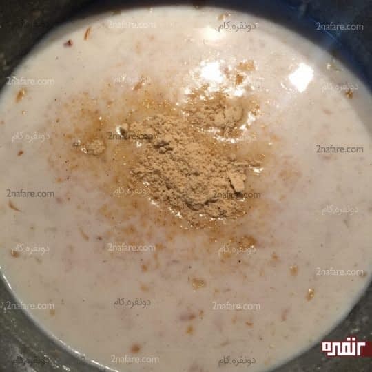 اضافه کردن شیر و قرص گوشت