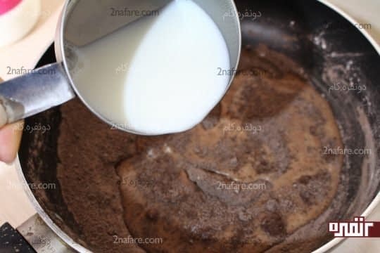 اضافه کردن شیر ولرم به مواد خشک 