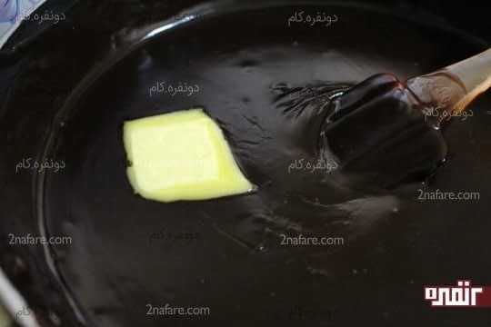 اضافه کردن کره به پودینگ 