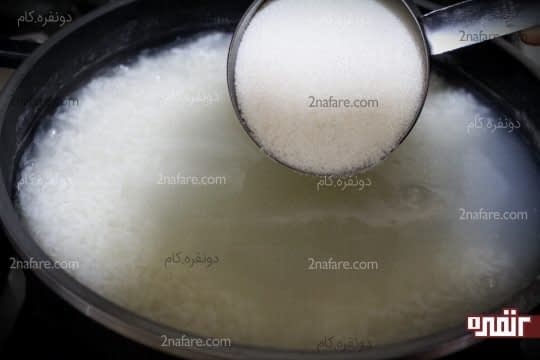 اضافه کردن شکر به برنج پخته