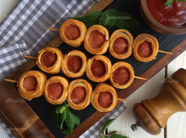 فینگر فود سوسیس چوبی با خمیر یوفکا سوسیس چوبی با خمیر یوفکا