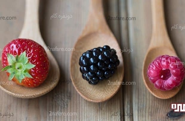 بهترین مواد غذایی برای مردان بالای 50 سال توت ها