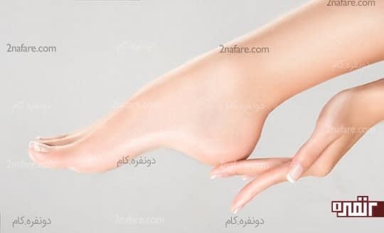 پوست پاها را مرطوب کنید