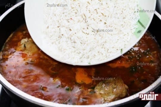 اضافه کردن برنج به سس استامبولی