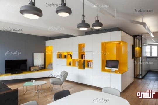 کتاب خانه ای به رنگ زرد در دیوار خاکستری