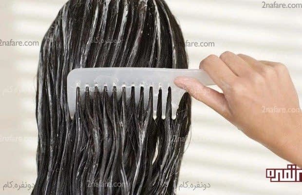 روش صحیح استفاده از ماسک مو از شانه دانه درشت استفاده کنید