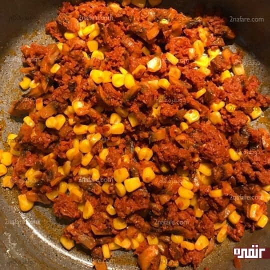 تفت دادن ذرت با بقیه مواد