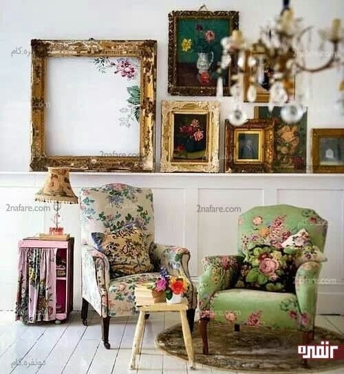 دکور زیبا با صندلی های گلدار