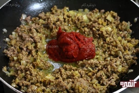 اضافه کردن رب گوجه فرنگی 