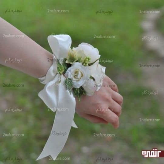ترکیب رز و روبان سفید