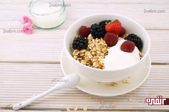 ترکیب ماست یونانی با میوه ها و غلات