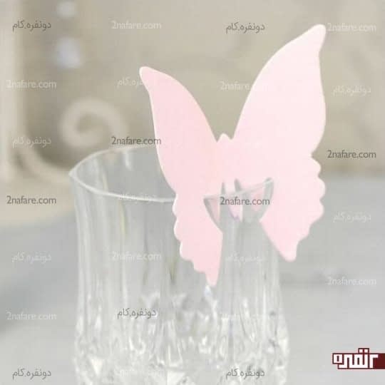 تزیین لیوان با پروانه به رنگ صورتی پاستیلی