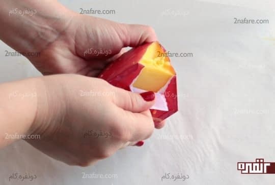 جدا کردن کاغذهای قالب از دور شمع