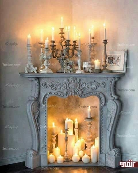 شومینه ی فرانسوی احاطه شده با شمع ها