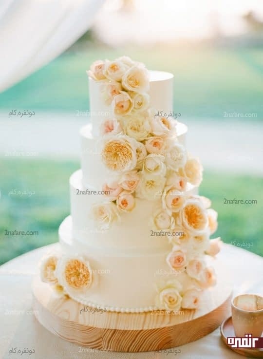 تزیین کیک عروسی با گل های طبیعی