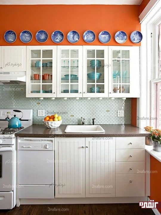 استفاده از نارنجی فقط برای پوشش قسمتی از دیوار آشپزخانه