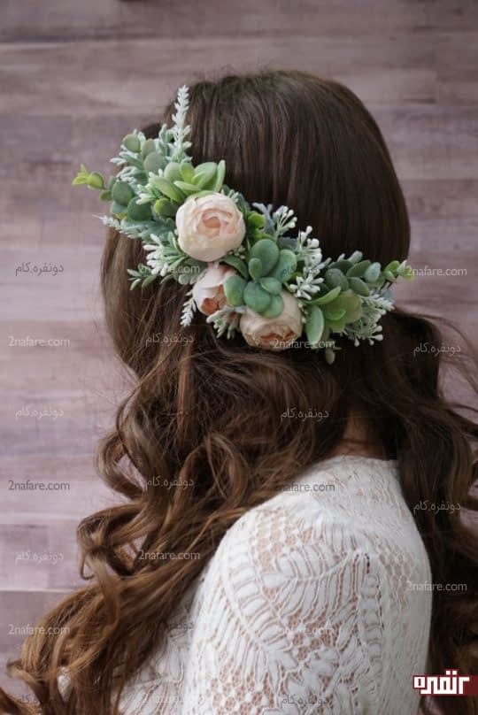ترکیب زیبای گل صدتومنی و ساکولنت برای تاج و حلقه گل عروس