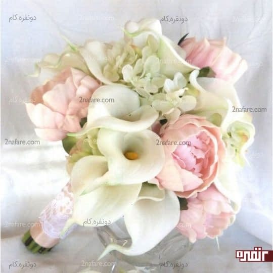 دسته گل ترکیبی از گل صدتومنی و شیپوری