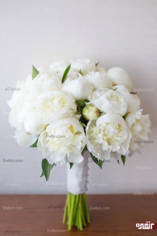 دسته گل زیبا و کلاسیک عروس با گل صدتومنی