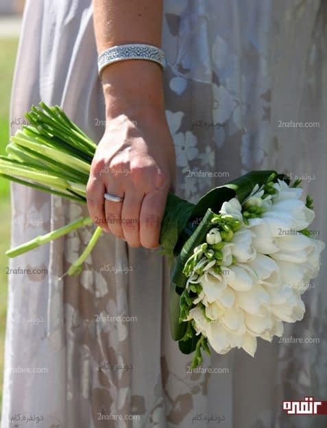 دسته گل شیک و کلاسیک عروس با لاله سفید