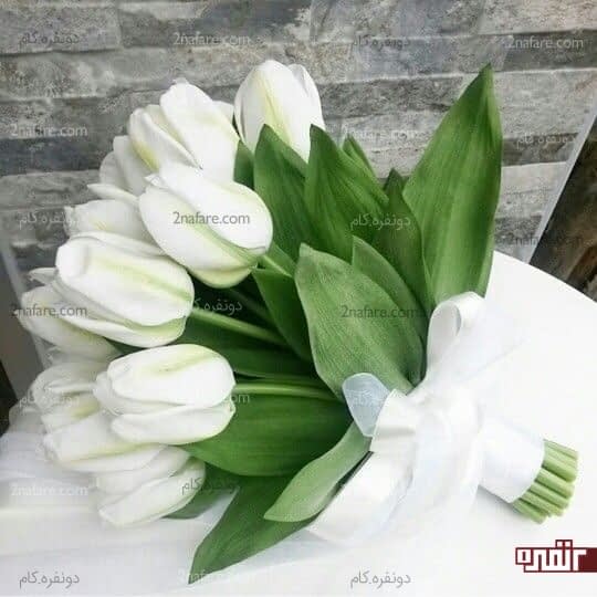 دسته گل عروس با لاله ی سفید