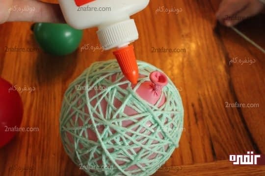چسبوندن و محکم کردن انتهای کاموا به کار